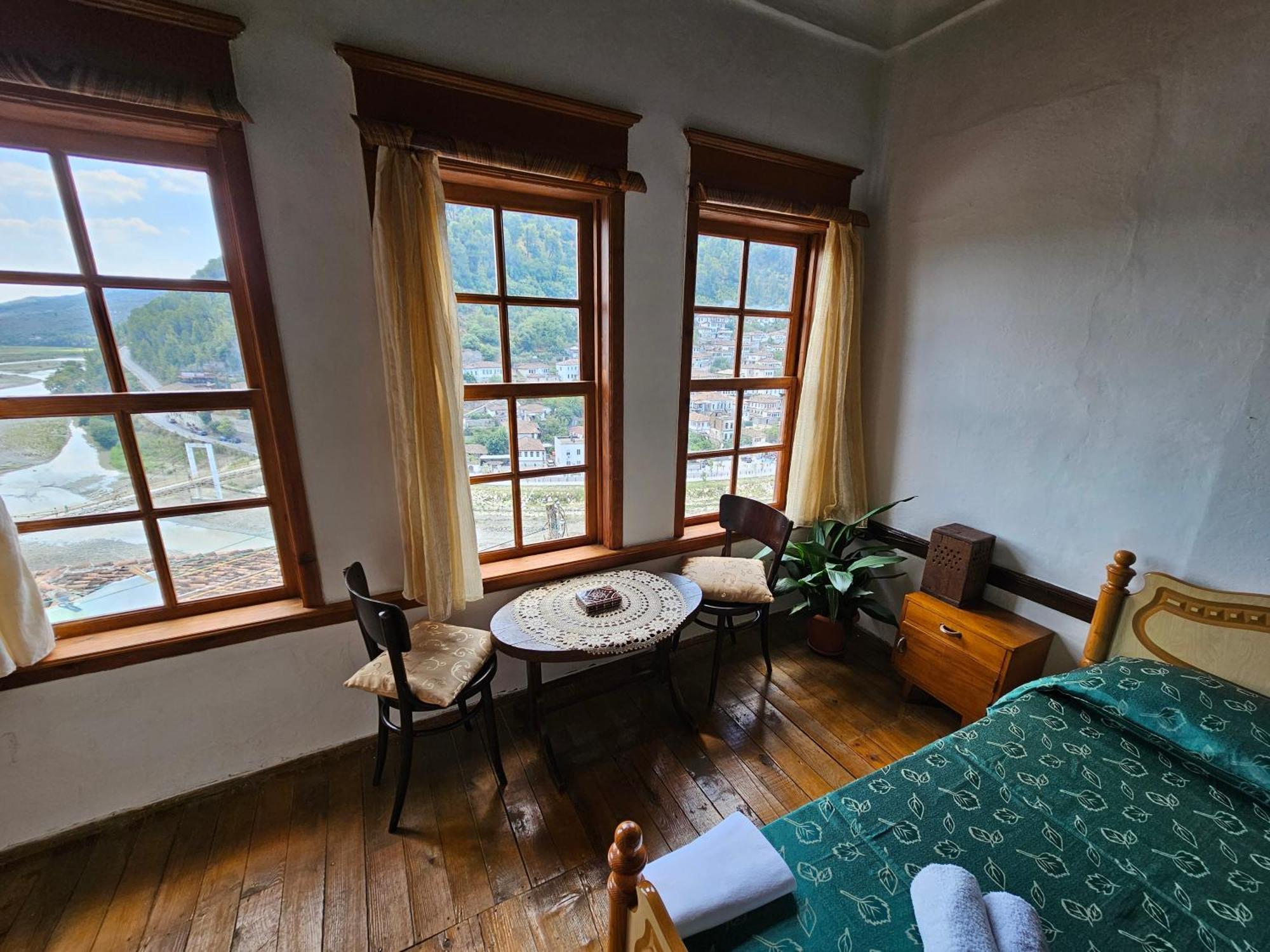 Guest House Panorama Berat Exterior foto