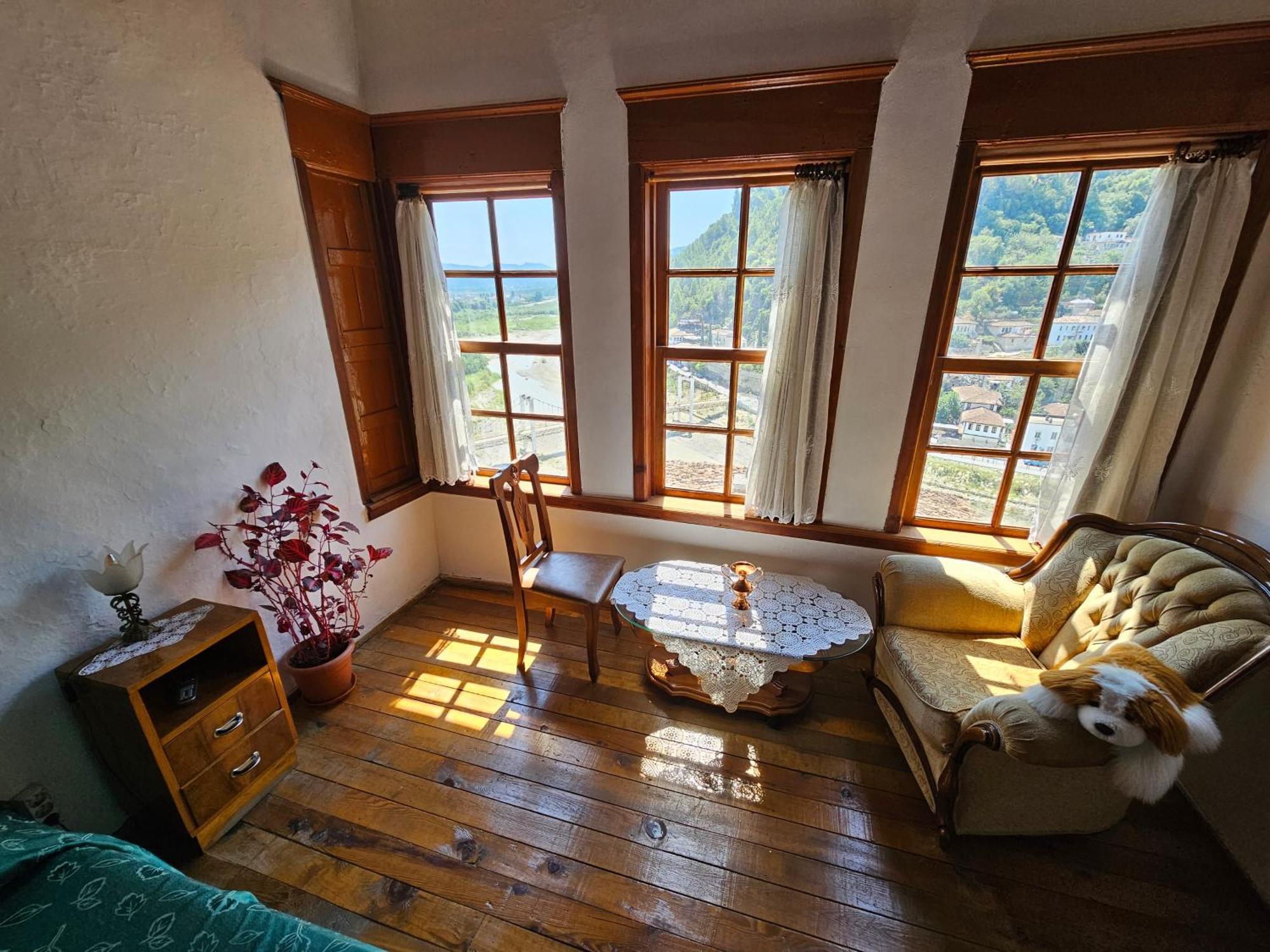 Guest House Panorama Berat Exterior foto