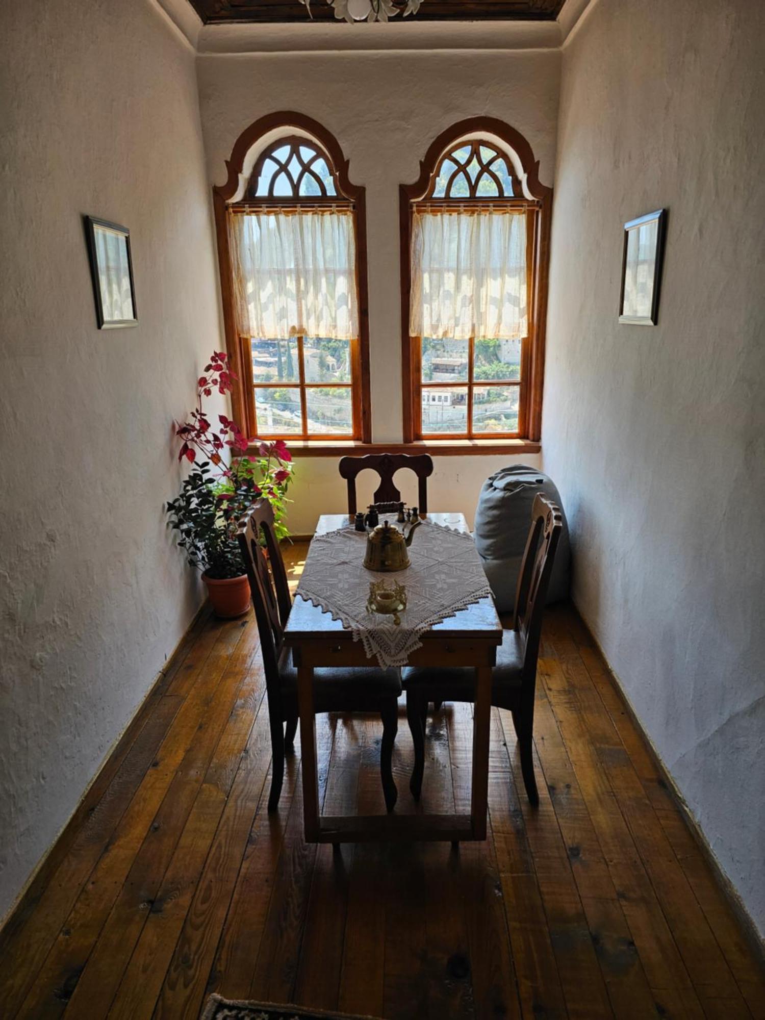 Guest House Panorama Berat Exterior foto
