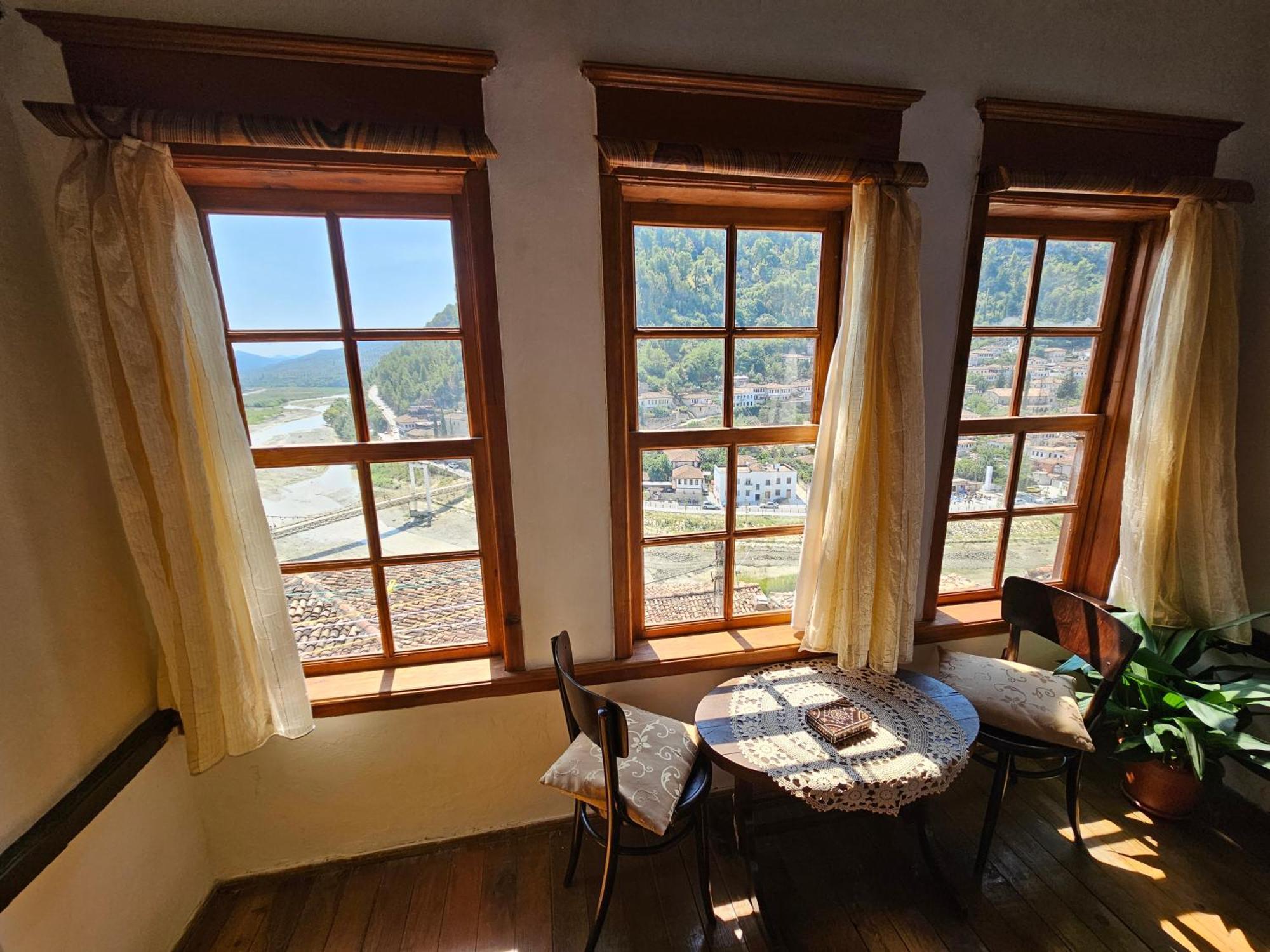 Guest House Panorama Berat Exterior foto